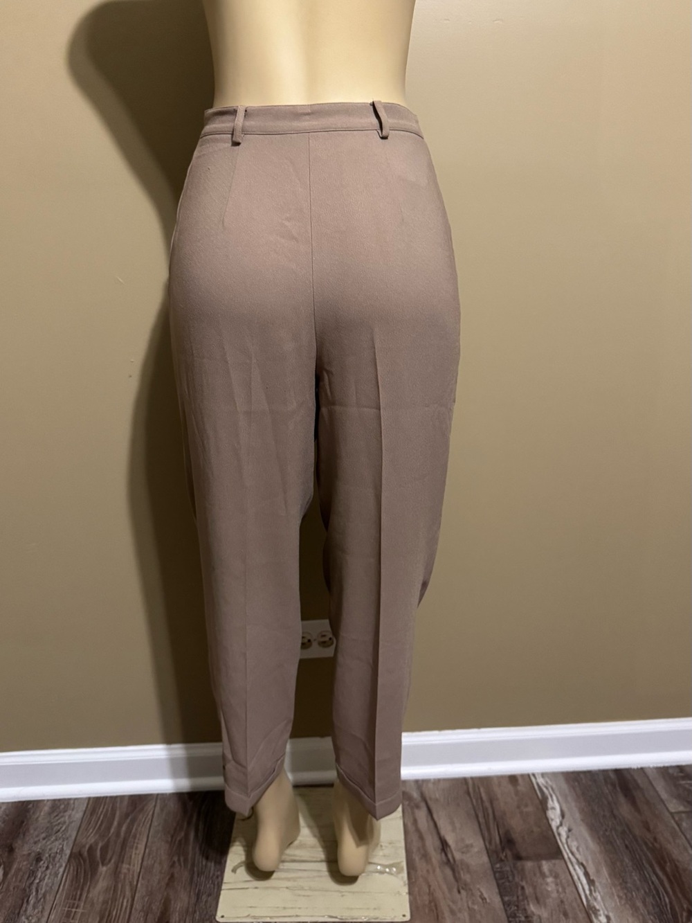 Jones New York Petite Sophisticated Taupe Suit Set - Jacket 8P & Pants 10P - Picture 12 of 15